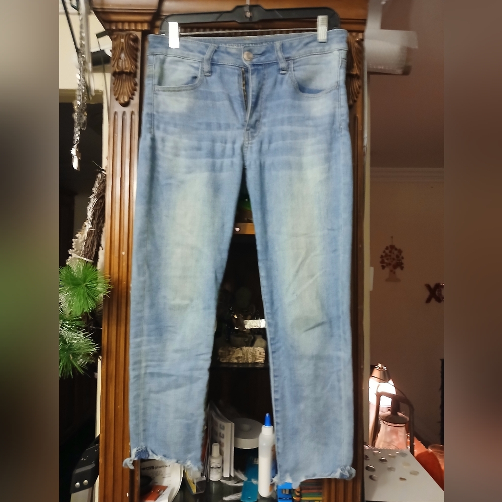 Womens' High-Rise Jegging Crop Jean By American Eagle Outfitters. SZ 6